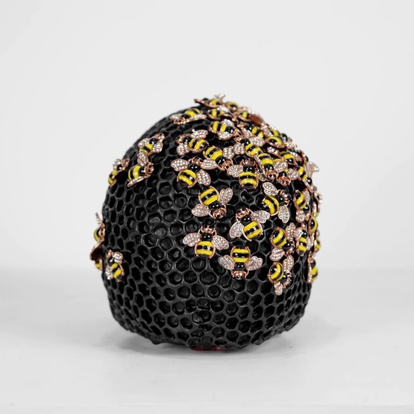 Killa Beez 🐝 Skull sculpture - Picture 9 of 9
